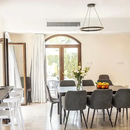 Villa Sunnyvillas: 4br Seafront Villa*private Pool*bw44 Protaras